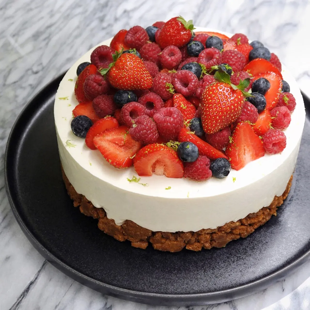 Baked vs. NoBake: Picking Your Cheese Cake Fruits Rouges Style