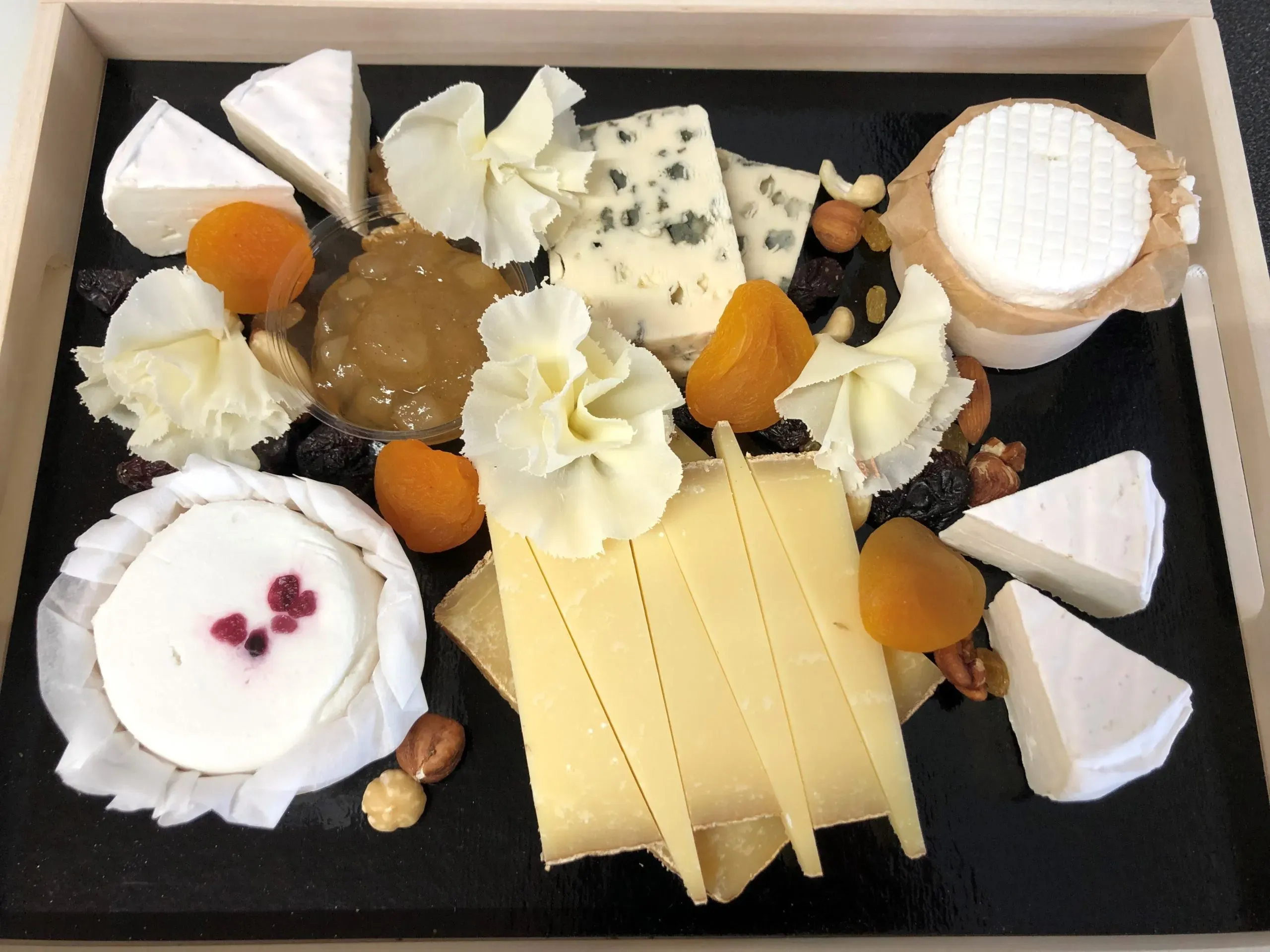 Building Your Fromage a Dessert Platter Like a Pro
