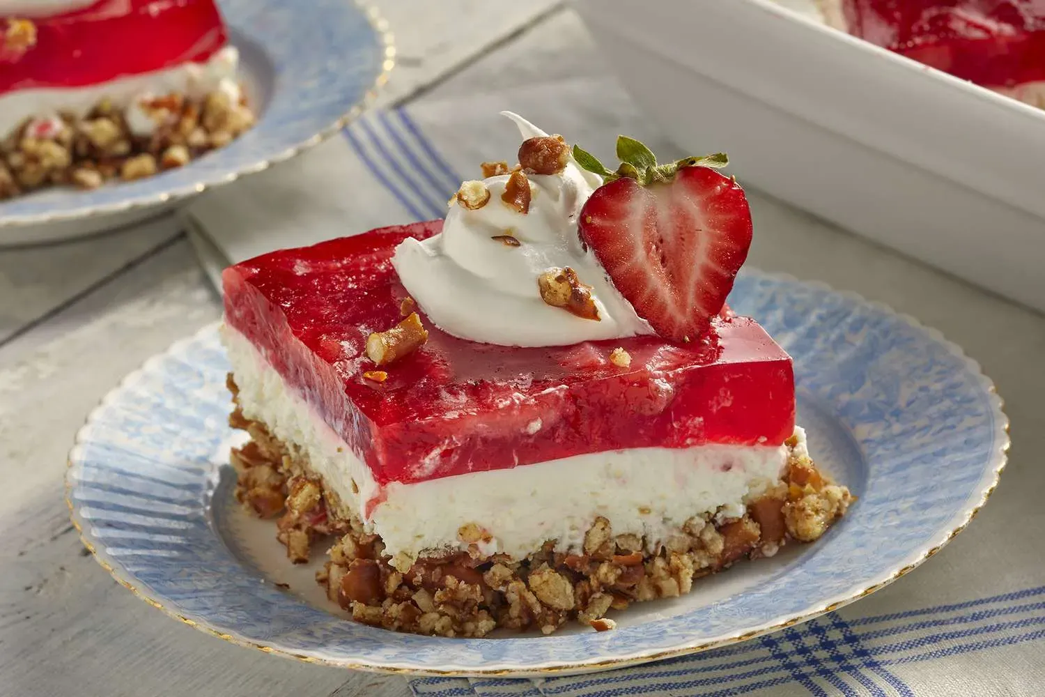 NoBake Wonders: Chilling Out with Easy Strawberry Cream Cheese Desserts