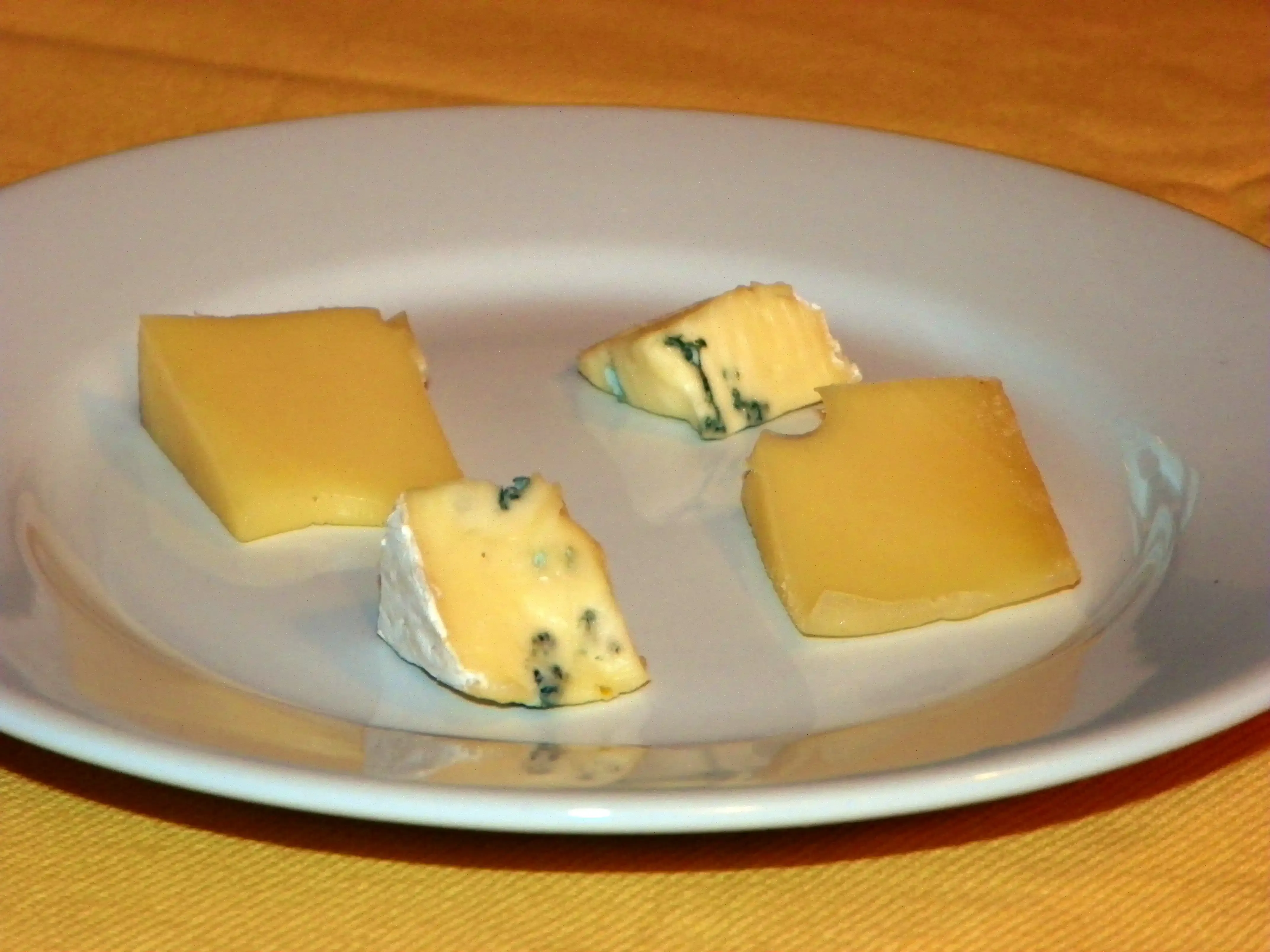 Pairing Wine and Flavors with Your Brie Cheese Dessert